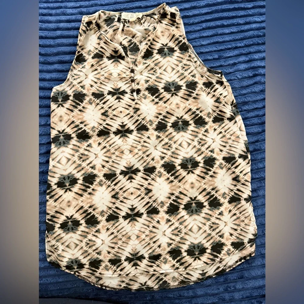 Pink Rose Abstract Pattern Top - Picture 2 of 7